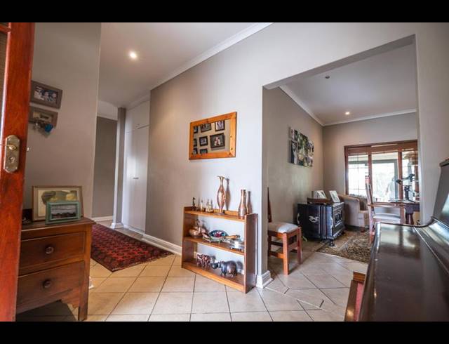 4 BEDROOM HOUSE FOR SALE IN OATLANDS NORTH